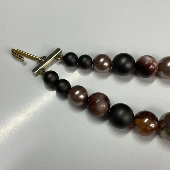 2-layer Plastic Bead Necklace - Picture 6 of 11